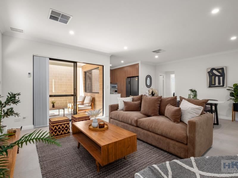 2/4 Cleland Pass, Ellenbrook