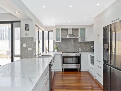 3 Highview Rise, Halls Head WA 6210