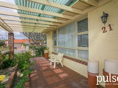 21 Naree Road, Wilson WA 6107