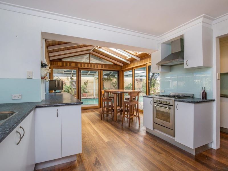 15 Robin Avenue, Sorrento