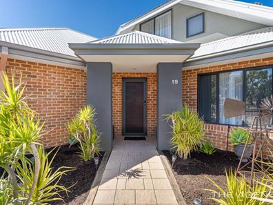 19 Chinchilla Parkway, Port Kennedy WA 6172