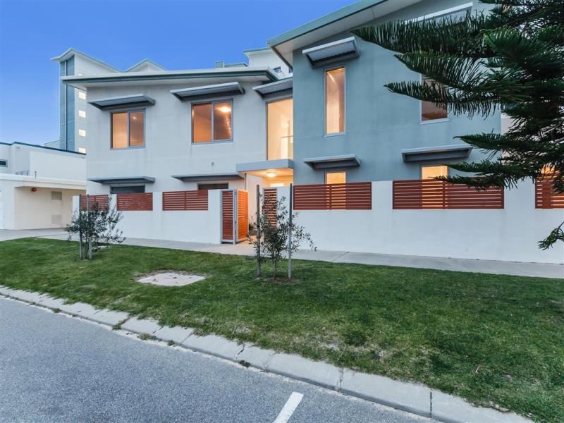 13/9 O'Connor Close, North Coogee