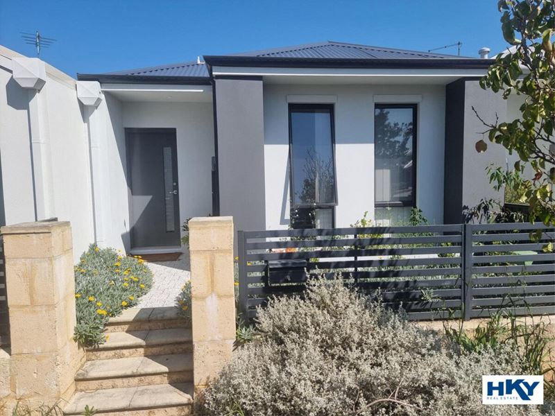 122 Strinesdale Boulevard, Aveley