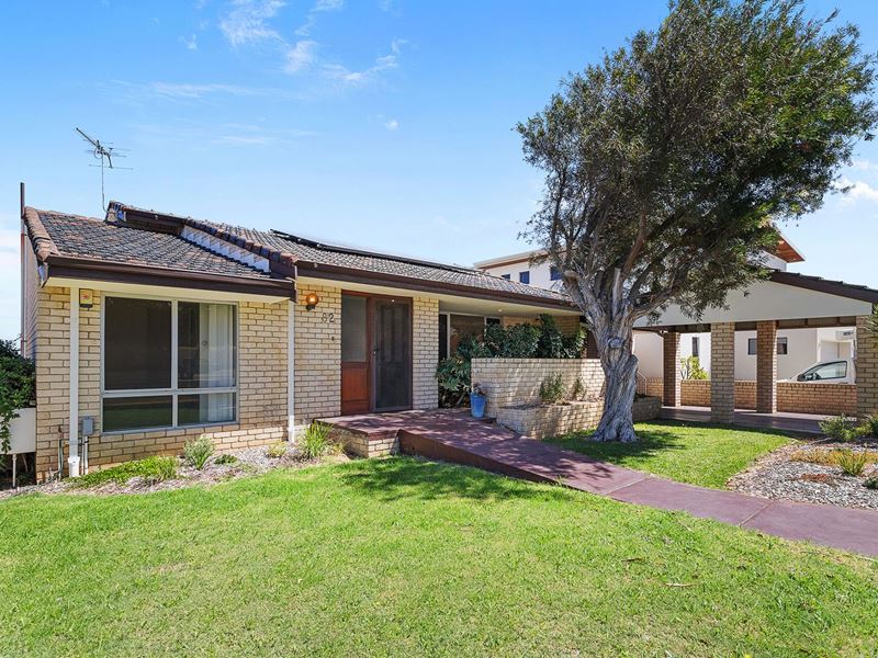 82 Flora Terrace, Watermans Bay