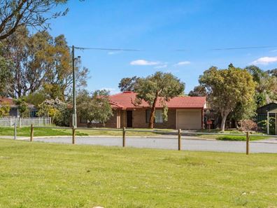 14 Devitt Grove, Parmelia WA 6167