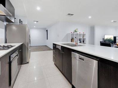 23 Lewisham Vista, Success WA 6164