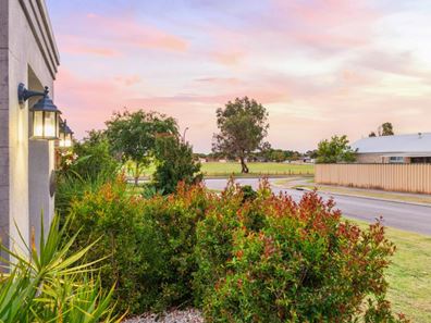 4 Wittecarra Crescent, Port Kennedy WA 6172