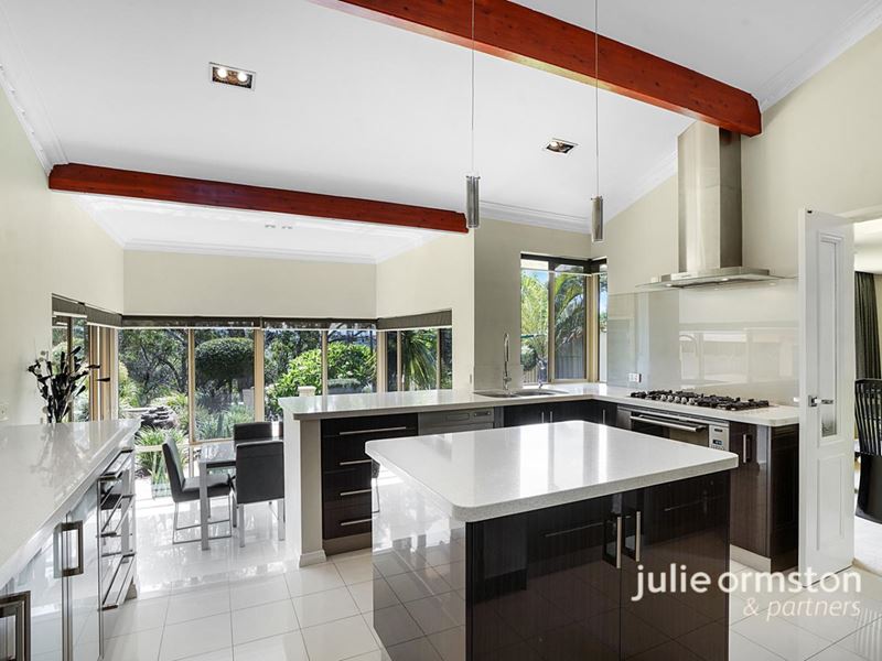 40 Woodland Loop, Edgewater