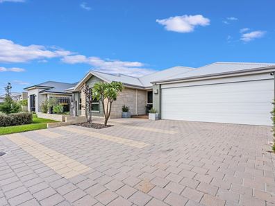 15 Tully Parade, Ellenbrook WA 6069