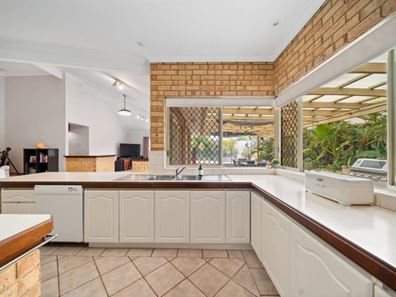 16 Woodville Heights, Hillarys WA 6025