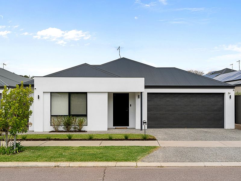 15 Lockhart Crescent, South Guildford WA 6055