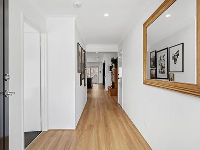 15 Lockhart Crescent, South Guildford WA 6055