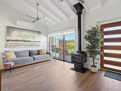 9a Maritana Road, Kallaroo WA 6025