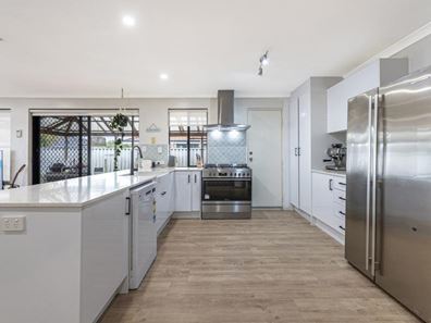 15 Anguilla Court, Secret Harbour WA 6173