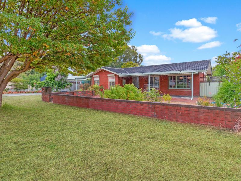 45 Waratah Drive, Camillo WA 6111
