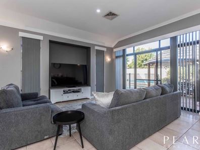 68 Golf Links Drive, Carramar WA 6031