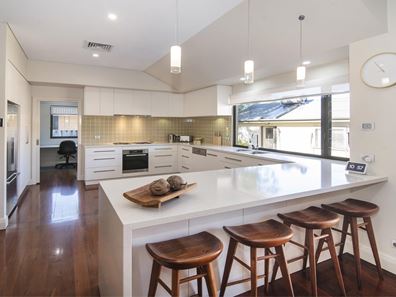 56 Thomas Street, West Busselton WA 6280
