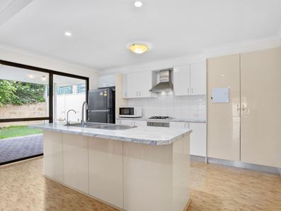 21B Wedgetail Crescent, Success WA 6164
