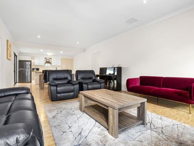 21B Wedgetail Crescent, Success WA 6164