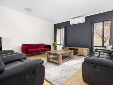 21B Wedgetail Crescent, Success WA 6164