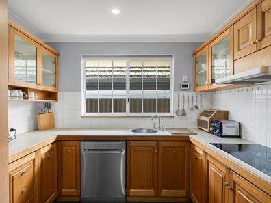 6 Ross Place, Thornlie WA 6108