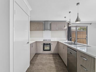 25 Rochdale Circle, Meadow Springs WA 6210