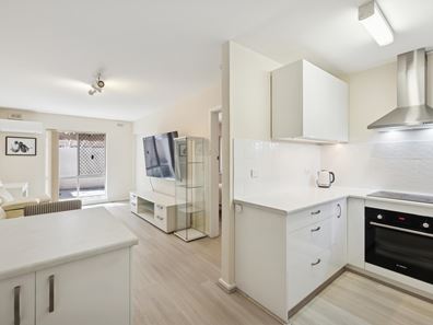 9/4 Comer Street, Como WA 6152
