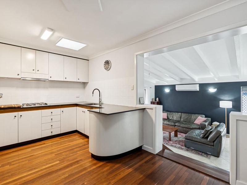 2 Gamage Way, Lockridge WA 6054