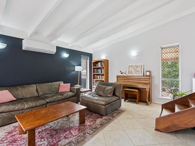 2 Gamage Way, Lockridge WA 6054