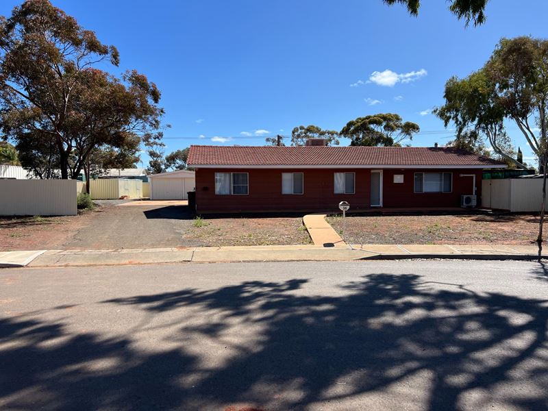 14 Goodenia Crt, Kambalda West