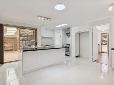 12 Dalaroo Court, Cooloongup WA 6168