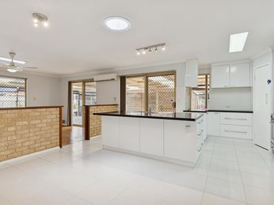12 Dalaroo Court, Cooloongup WA 6168