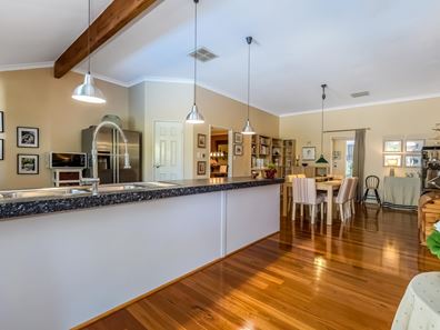 10 Pinewood Walk, Canning Vale WA 6155