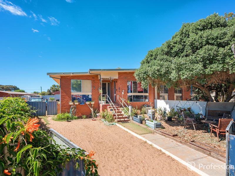 67A & B Kenny Crescent, Rangeway WA 6530