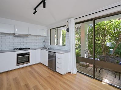 1/54 Saunders Street, Como WA 6152