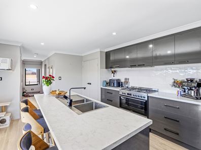 120 The Boulevard, Australind WA 6233