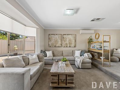 18 Chessington Way, Kingsley WA 6026