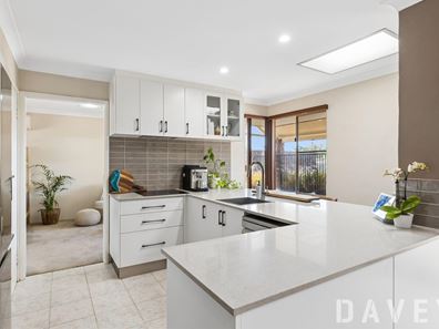 18 Chessington Way, Kingsley WA 6026