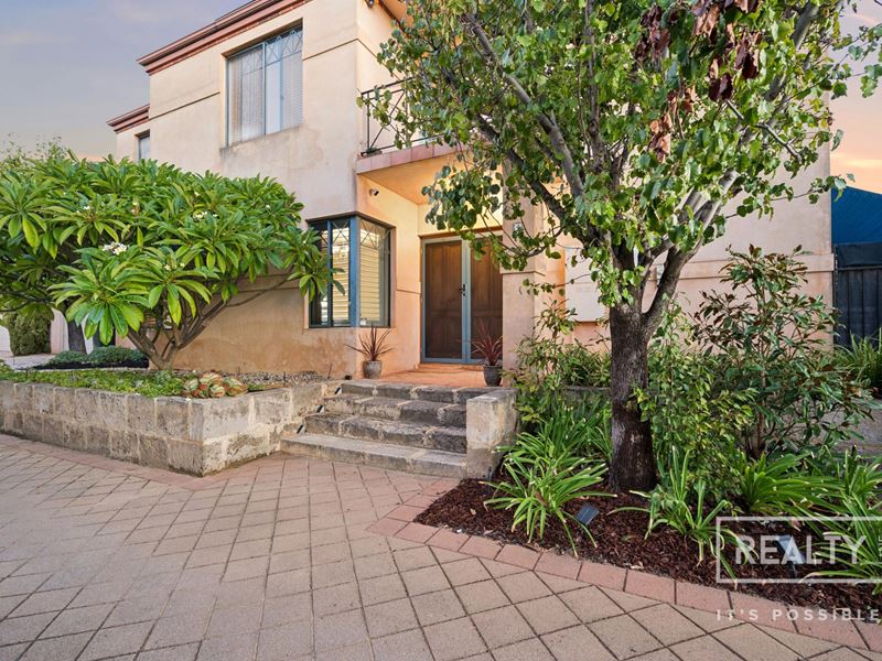 4/104 Grand Promenade, Doubleview