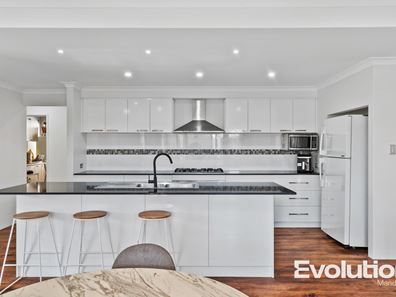 4 Captain Court, Wannanup WA 6210