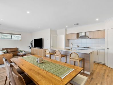 21 Waardong Court, Halls Head WA 6210