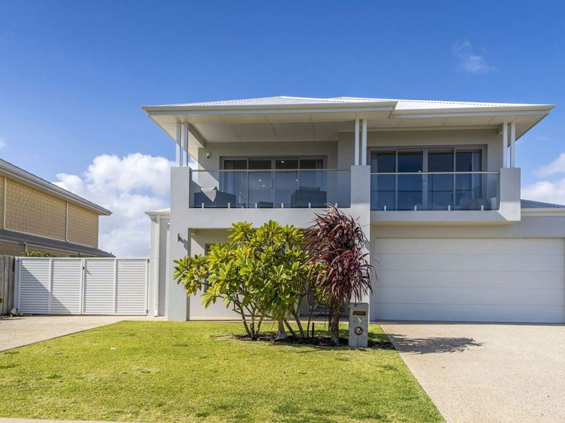 11 Lorea Loop, Halls Head WA 6210