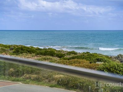 11 Lorea Loop, Halls Head WA 6210
