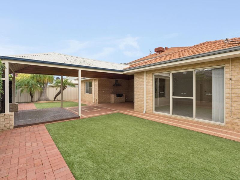 26 Waterview Drive, Woodvale WA 6026