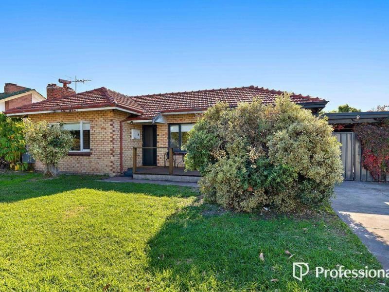 19 Berehaven Avenue, Thornlie WA 6108