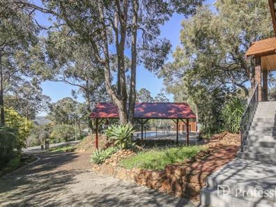 38 Valley Road, Kalamunda WA 6076