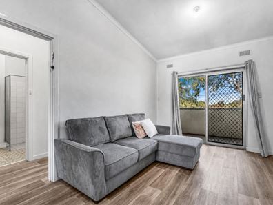11/2 Dalziell Street, Maddington WA 6109