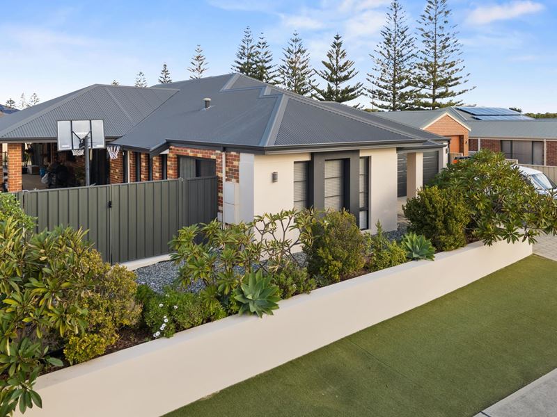 4 Vila Do Porto Crescent, Secret Harbour WA 6173