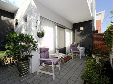 2/4 Betano Rd, Rockingham WA 6168