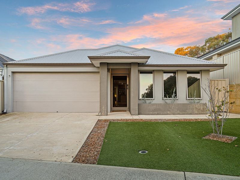 4 Dornoch Way, Meadow Springs WA 6210